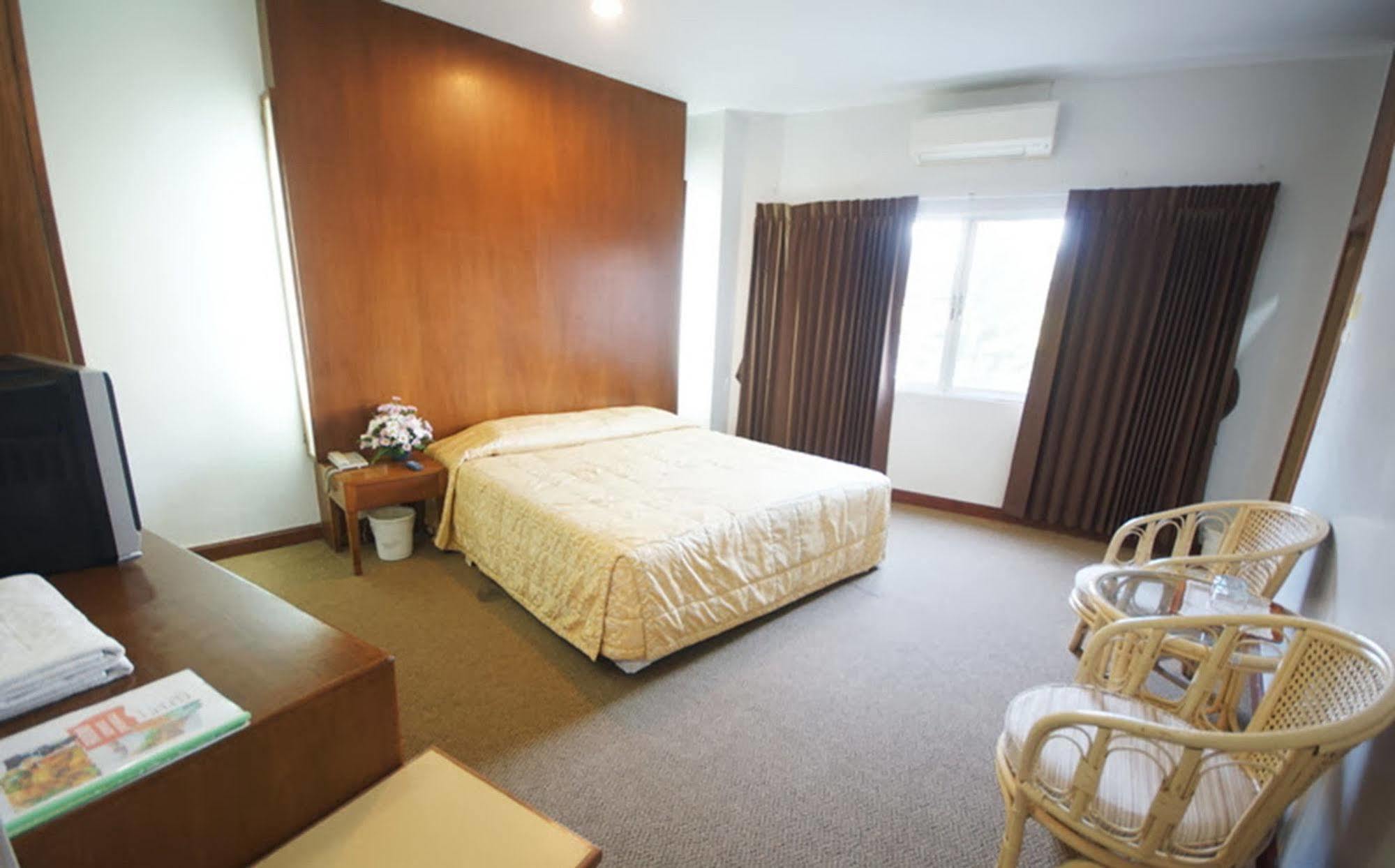 Dhevaraj Hotel Nan Dış mekan fotoğraf