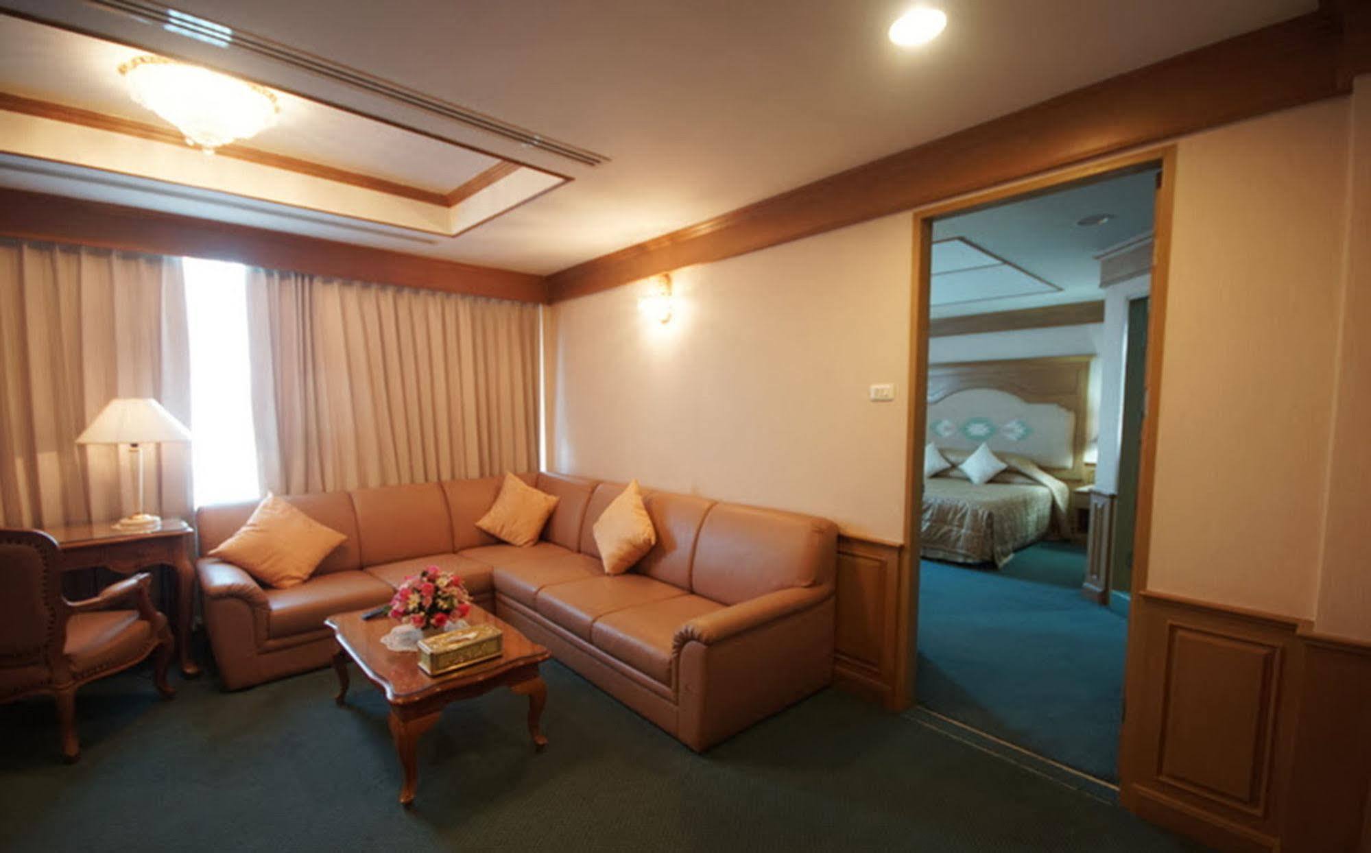 Dhevaraj Hotel Nan Dış mekan fotoğraf