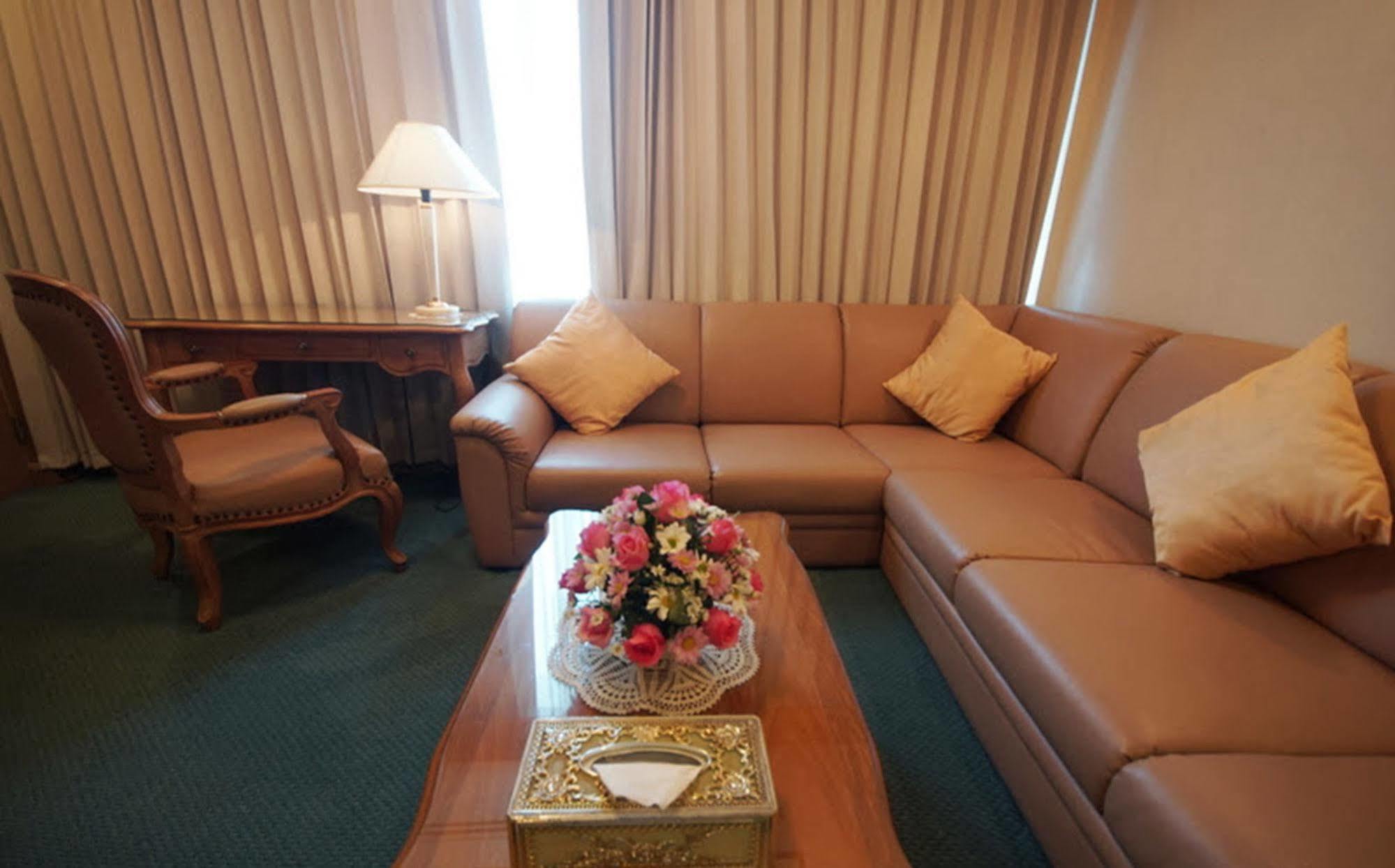 Dhevaraj Hotel Nan Dış mekan fotoğraf