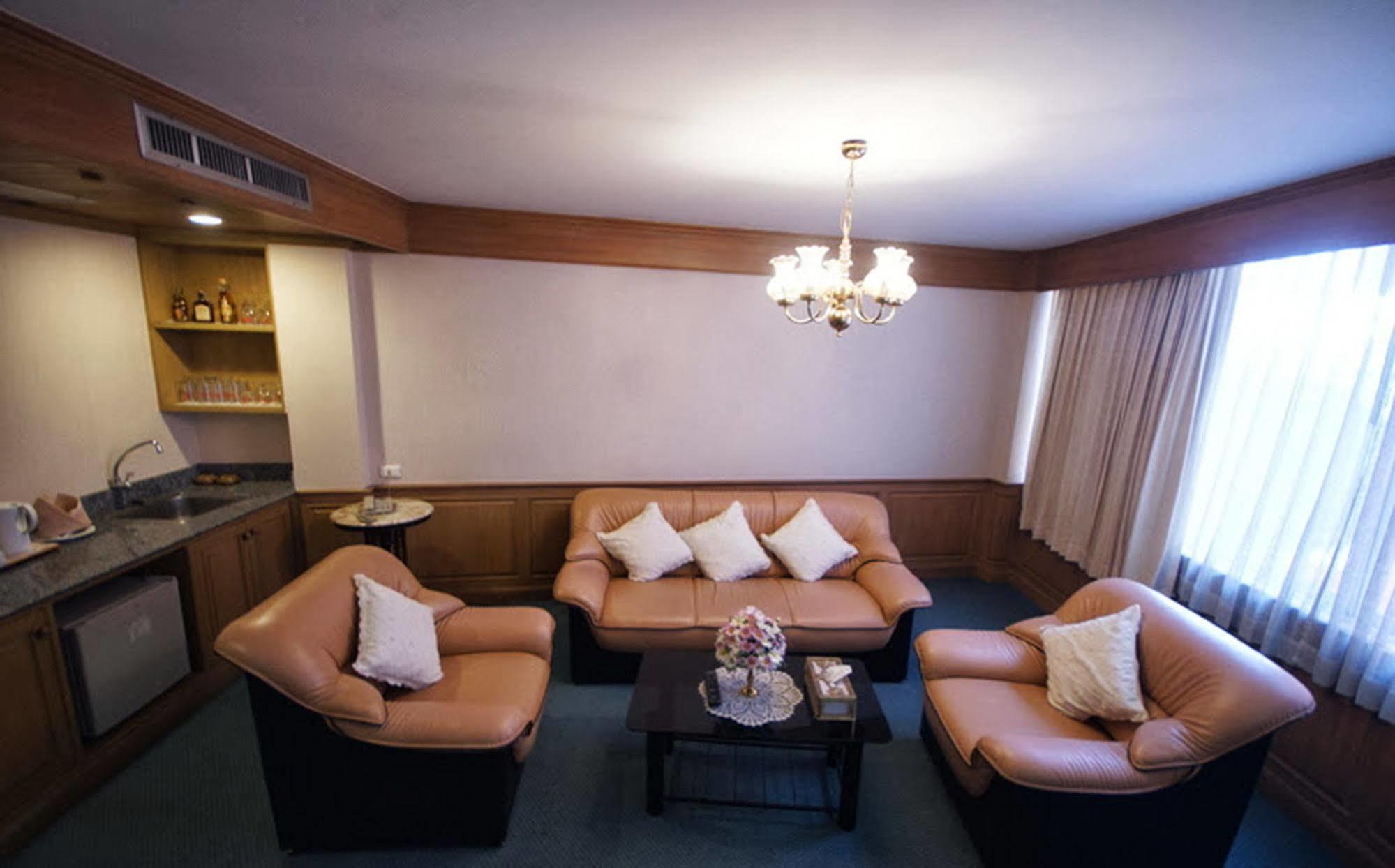 Dhevaraj Hotel Nan Dış mekan fotoğraf