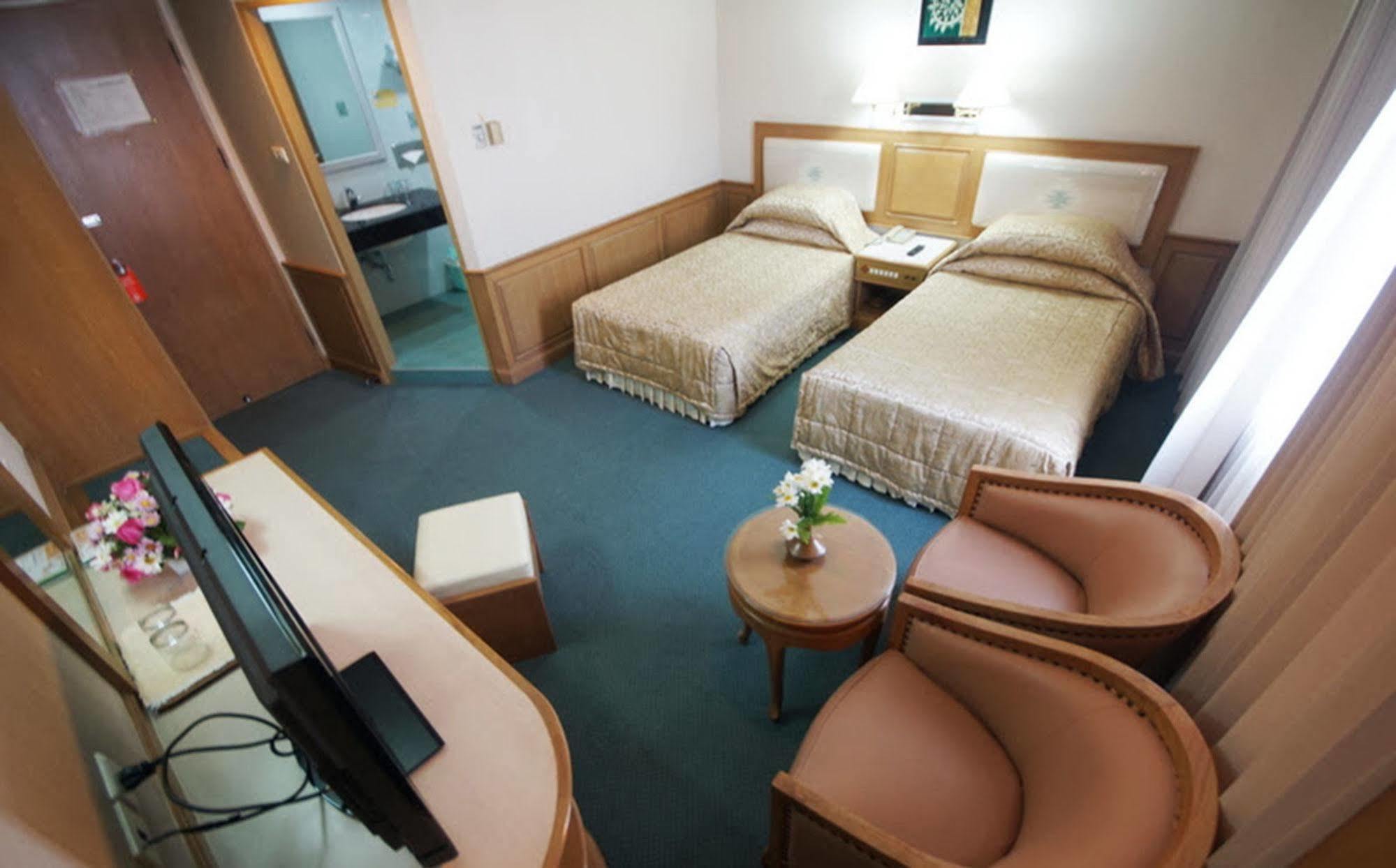 Dhevaraj Hotel Nan Dış mekan fotoğraf